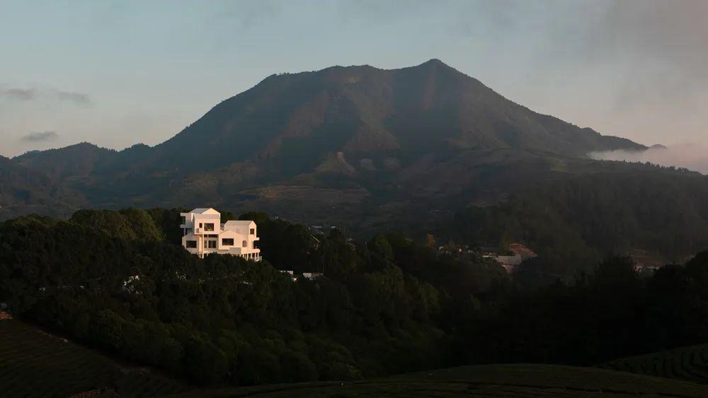 大山里的米白极简树窝，感受自然的力量：遂昌·米窝设计师酒店