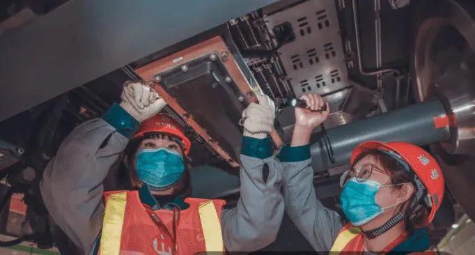 隧道的追光者 杭州有群超酷的95后地铁女检修工