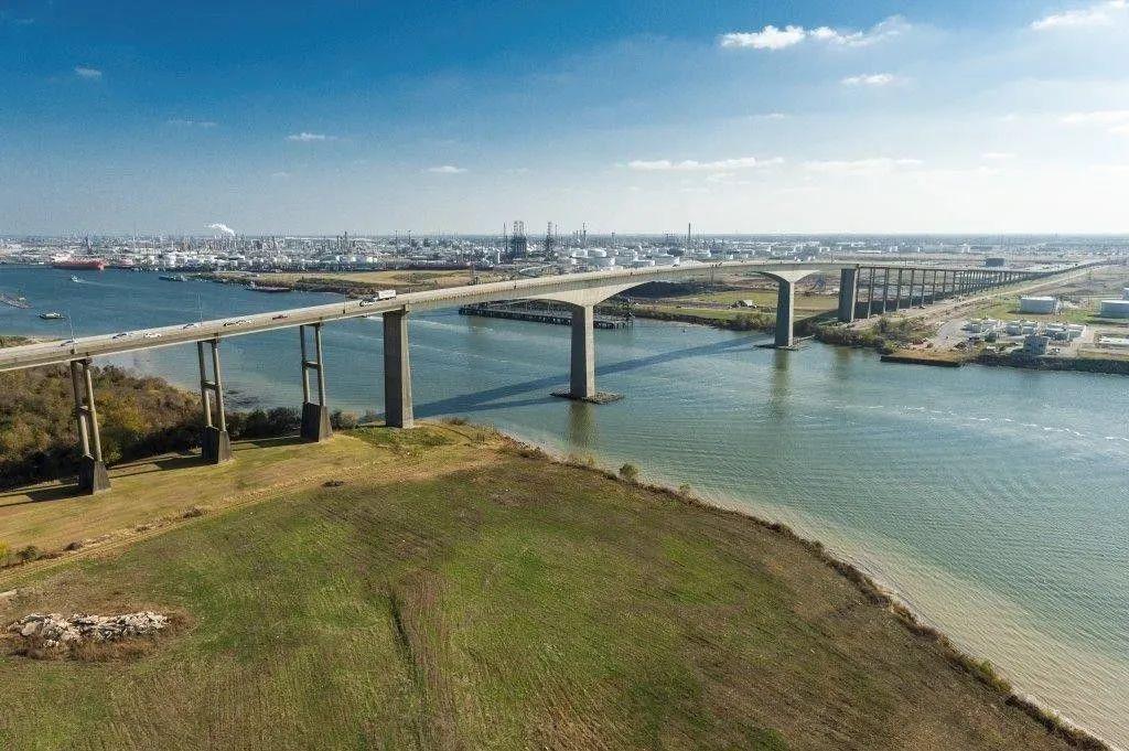 21个设计失误 · 10亿美元新大桥面临拆除重建