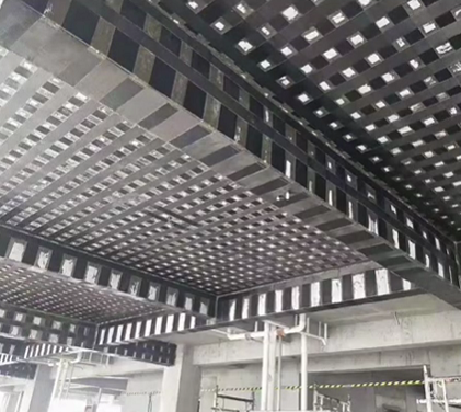 加固工程中，碳纤维布和粘贴钢板可以互换使用吗？