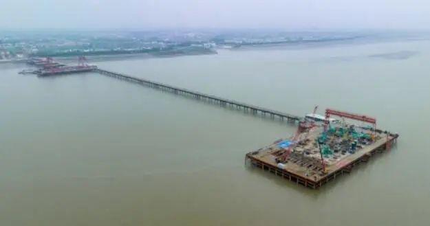 世界最高悬索桥索塔张靖皋长江大桥南航道桥南主塔桩基施工完成