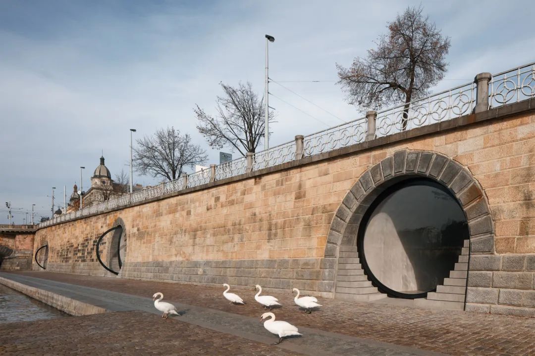 布拉格滨水公共空间的修复与复兴
