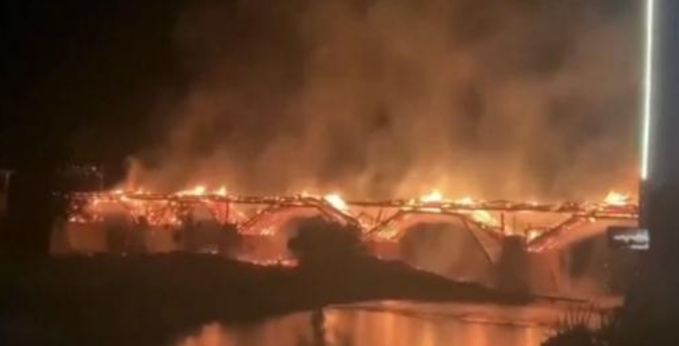 国内现存最长木拱廊桥万安桥烧毁，现场已被封锁，事故原因正在调查