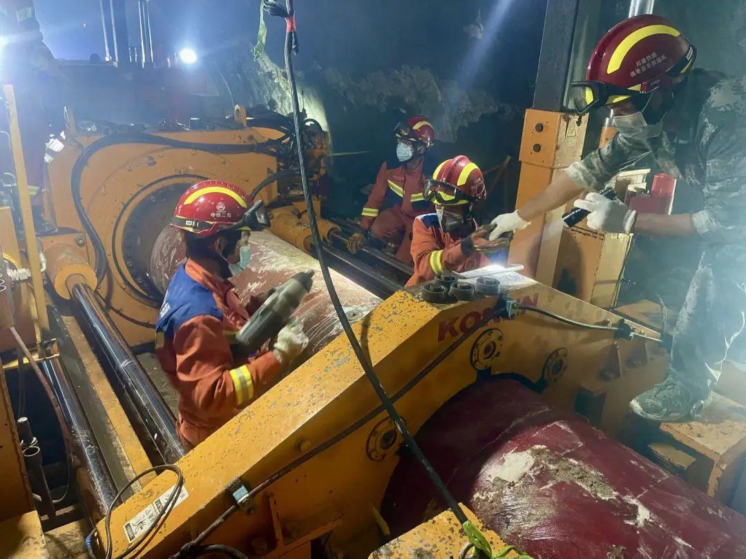 云南临沧一在建隧道塌方：47小时紧急救援，被困7人全获救