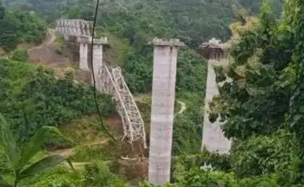 印度一在建铁路桥倒塌，已造成至少26人死亡